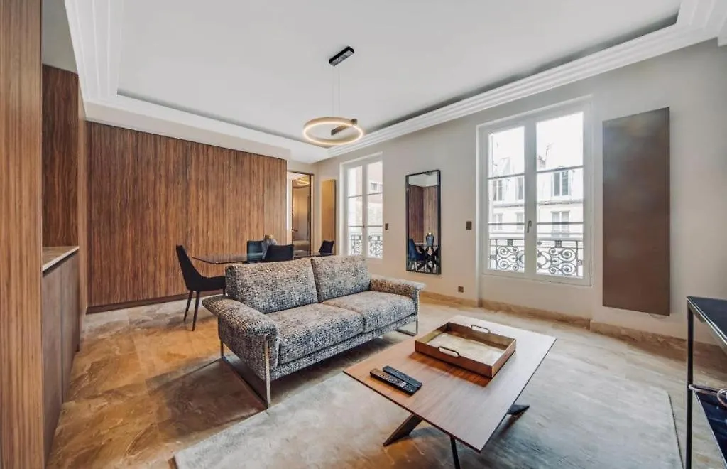 Luxueux Champs Elysees Apartment Paris